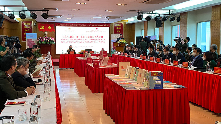 Giới thiệu cuốn sách về an ninh quốc gia do Bộ trưởng Công an Tô Lâm chủ biên -0