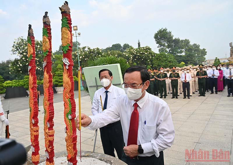 Đoàn đại biểu Thành phố Hồ Chí Minh viếng Nghĩa trang liệt sĩ -0