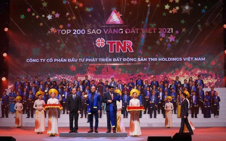 Đại diện TNR Holdings Vietnam nhận giải thưởng Sao Vàng Đất Việt 2021. TNR Holdings Vietnam và hành trình kiến tạo môi trường sống thuận ích -0