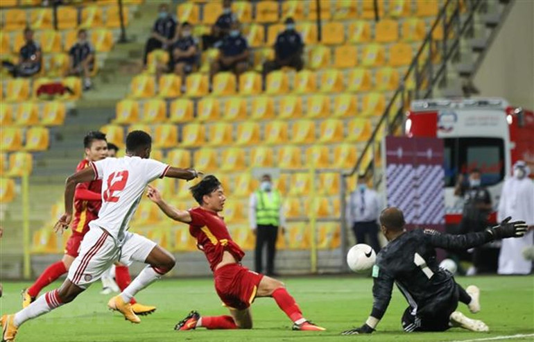 Minh Vương ghi bàn vào lưới tuyển UAE ở vòng loại thứ hai World Cup 2022 hồi tháng 6 vừa qua. (Ảnh: TTXVN) Trọng Hoàng và Minh Vương bỏ lỡ trận gặp Trung Quốc, Oman -0