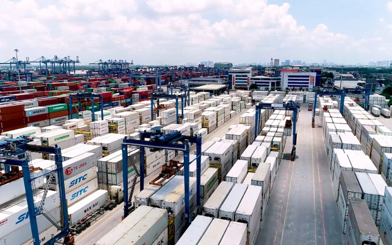 Giải quyết thủ tục cho gần 700 container quá cảnh tồn đọng tại cảng Cát Lái -0