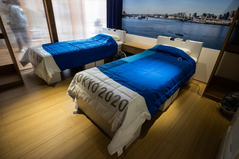 Những chiếc giường của vận động viên tại Tokyo mang ý nghĩa sử dụng vật liệu tái chế, mục đích bảo vệ môi trường. Cuộc sống của các vận động viên tại Làng Olympic -0
