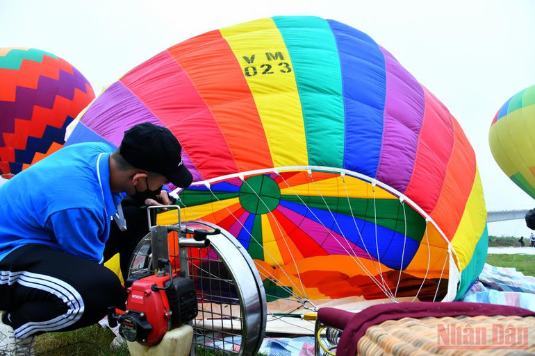 Hà Nội: Trải nghiệm bay khinh khí cầu bên sông Hồng -3