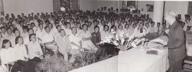 Chủ tịch Hồ Chí Minh với người làm báo Việt Nam và bạn bè quốc tế -0