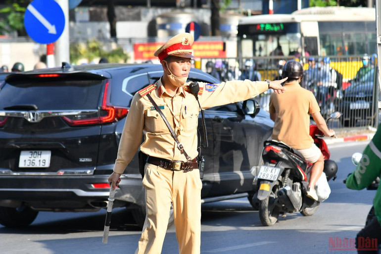 Người dân trở lại Thủ đô sau kỳ nghỉ lễ -6