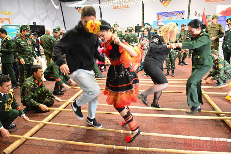 Hoạt động kỷ niệm 76 năm Quốc khánh Việt Nam tại thao trường Alabino -1