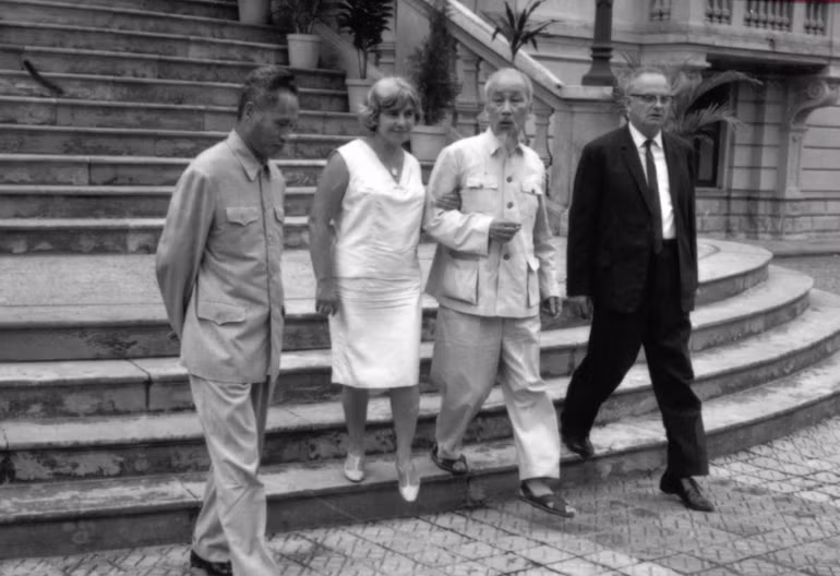 Chủ tịch Hồ Chí Minh với người làm báo Việt Nam và bạn bè quốc tế -0