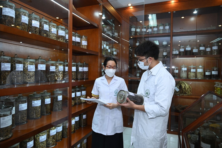 Phát triển thuốc hỗ trợ điều trị Covid-19 -0