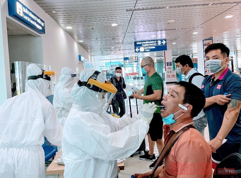 Áo xanh tình nguyện góp sức giữ cho đất Cảng bình yên -0