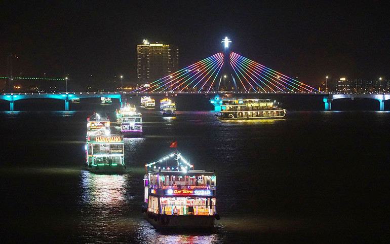 Đà Nẵng sôi động đếm ngược đón giao thừa -0