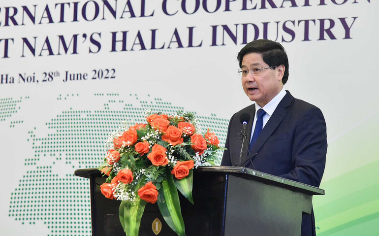 Thứ trưởng Nông nghiệp và Phát triển nông thôn Lê Quốc Doanh tại sự kiện. Phát huy các nguồn lực quốc tế để phát triển ngành halal Việt Nam -0