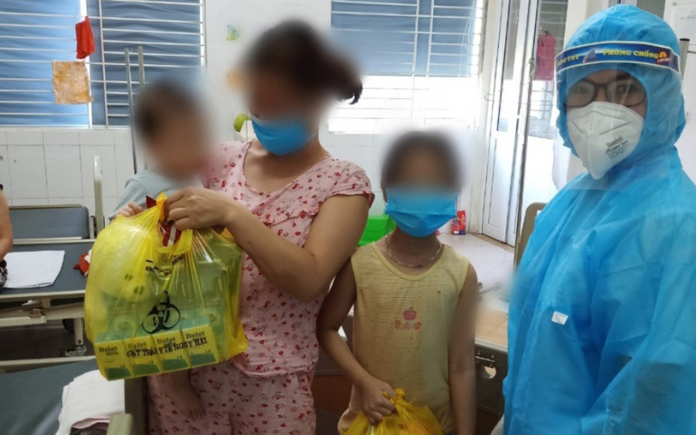 Tết thiếu nhi của trẻ trong khu cách ly điều trị -0