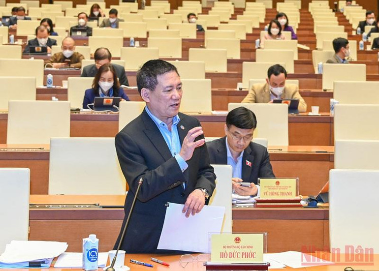 Bộ trưởng Tài chính Hồ Đức Phớc phát biểu giải trình, làm rõ một số vấn đề đại biểu Quốc hội nêu. (Ảnh: DUY LINH) Bảo vệ quyền và lợi ích hợp pháp của người mua bảo hiểm -0