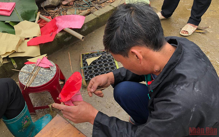 Vui nhộn lễ quét ma của người Phù Lá -0