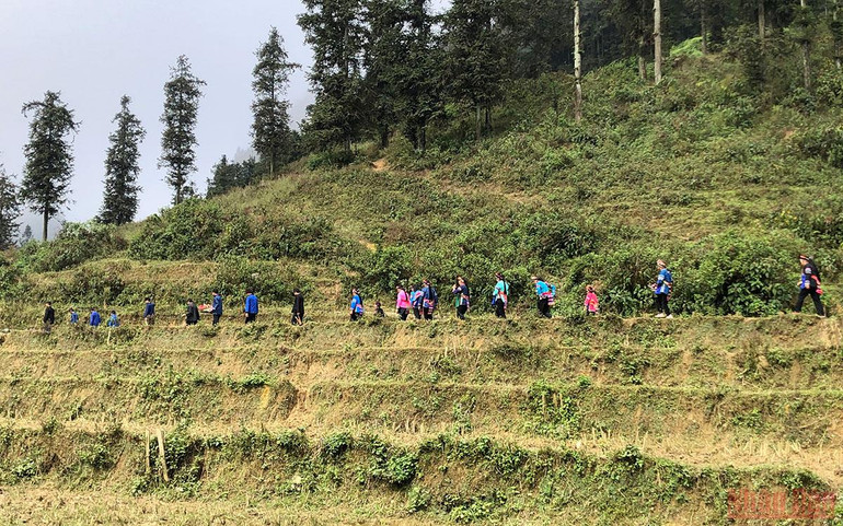 Vui nhộn lễ quét ma của người Phù Lá -0