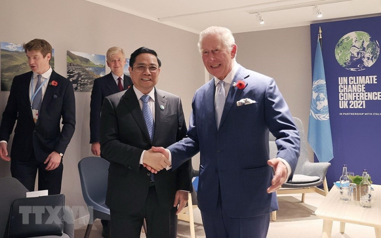 Thủ tướng Phạm Minh Chính gặp Thái tử Vương quốc Anh Charles Philip Arthur George. (Ảnh: TTXVN) Đại sứ Anh Gareth Ward ấn tượng với cam kết của Việt Nam tại COP26 -0