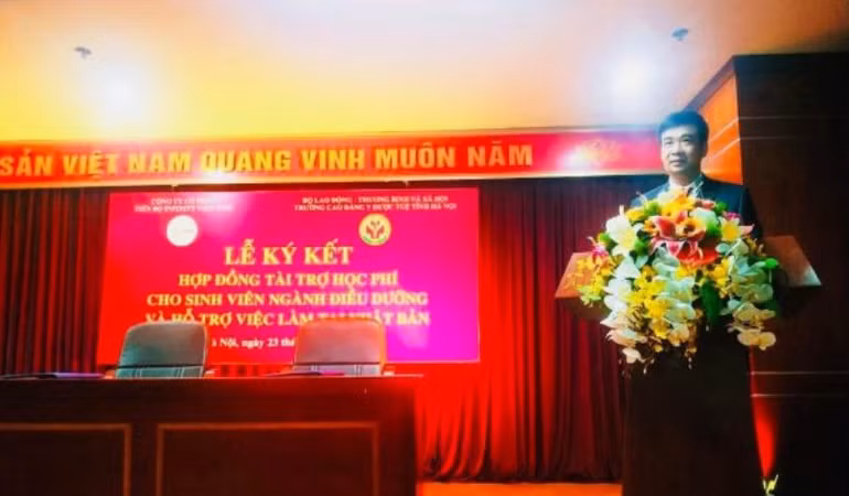 Trường cao đẳng Y dược Tuệ Tĩnh Hà Nội tài trợ kinh phí toàn phần cho sinh viên ngành cao đẳng điều dưỡng -0