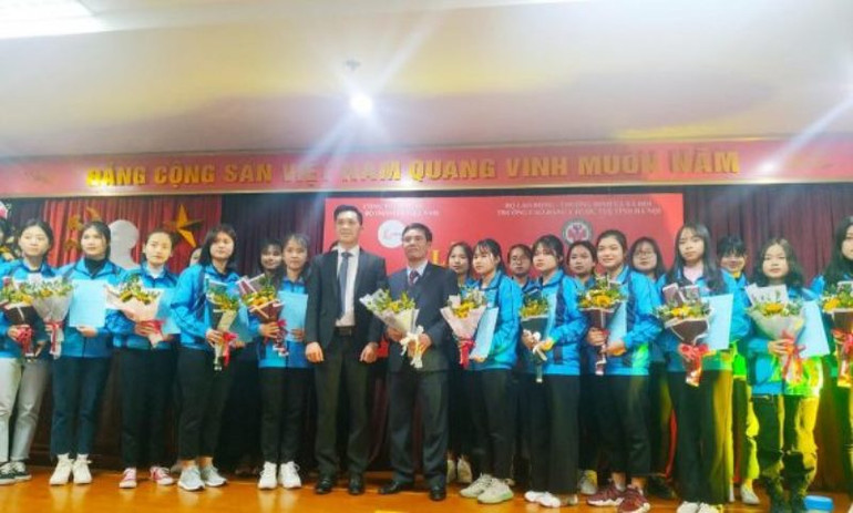 Trường cao đẳng Y dược Tuệ Tĩnh Hà Nội tài trợ kinh phí toàn phần cho sinh viên ngành cao đẳng điều dưỡng -0