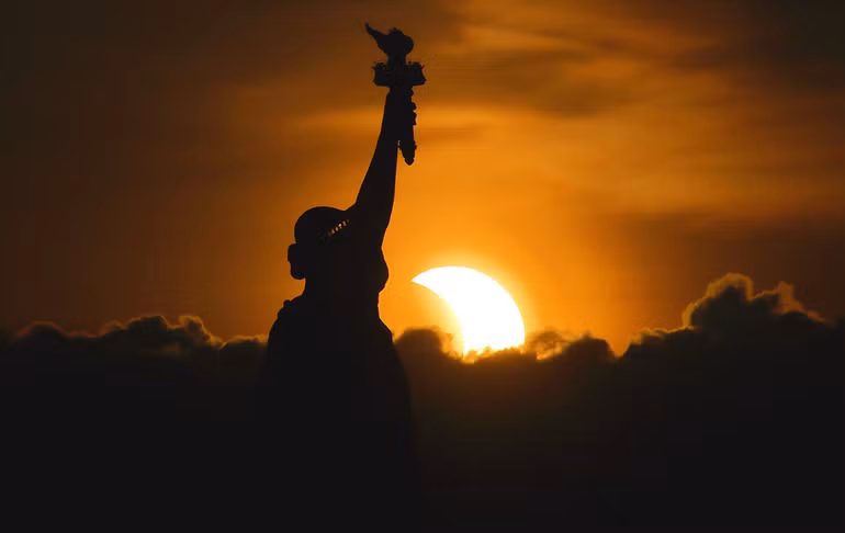 Những vòng lửa tuyệt đẹp trong nhật thực hình khuyên -0