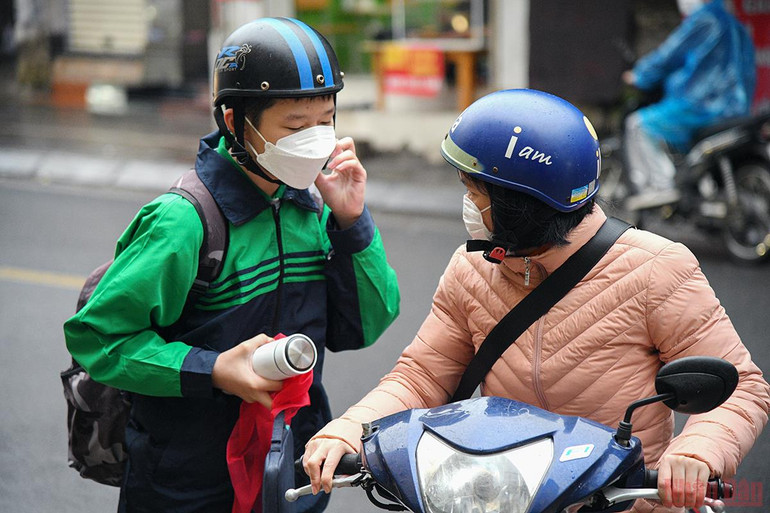  Học sinh từ khối lớp 7 tới 12 của thành phố Hà Nội chính thức trở lại trường học trực tiếp -0