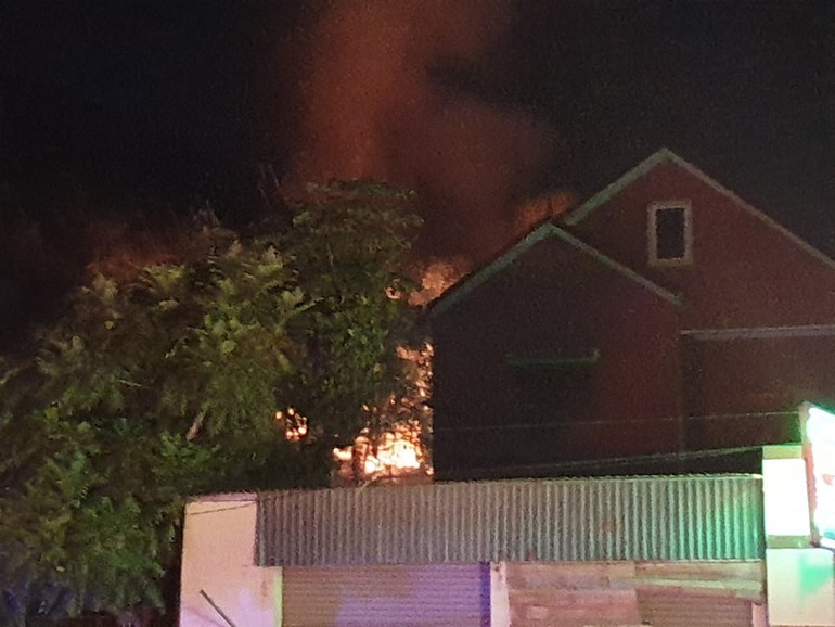 Gần 1.500 người xuyên đêm chữa cháy rừng ở Nghệ An ảnh 11