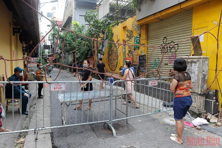 Cách ly y tế các phố khu vực Bệnh viện Việt - Đức -0