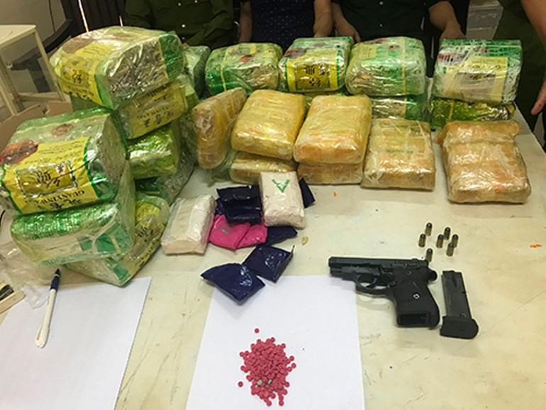 Bắt đối tượng mua bán gần 27kg ma túy cùng vũ khí -0