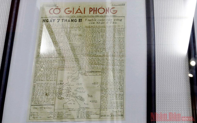Báo Cờ giải phóng số 8 ngày 10-11-1944 đăng bài kỷ niệm Cách mạng tháng 10 Nga. “Cờ giải phóng” phất cao, giục giã Tổng khởi nghĩa -0