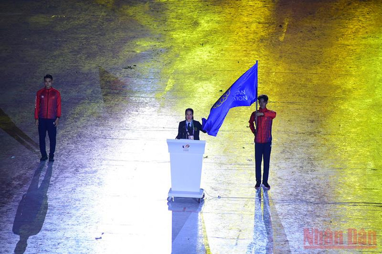 Trọng tài Phan Thị Ngọc Linh tuyên thệ. (Ảnh: TRẦN HẢI) Lễ khai mạc SEA Games 31: Vì một Đông Nam Á mạnh mẽ hơn! -0