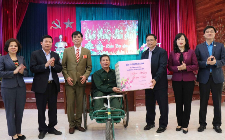 Đồng chí Phạm Minh Chính thăm, tặng quà Trung tâm Điều dưỡng thương binh Thuận Thành ảnh 1 9-1612772908916.jpg