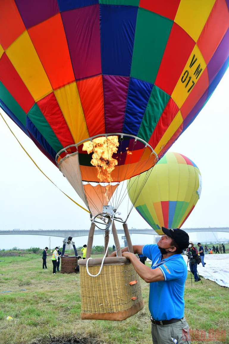 Hà Nội: Trải nghiệm bay khinh khí cầu bên sông Hồng -4