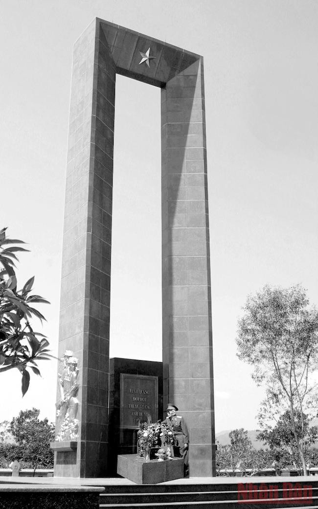 Đại tướng về thăm lại chiến trường xưa -0