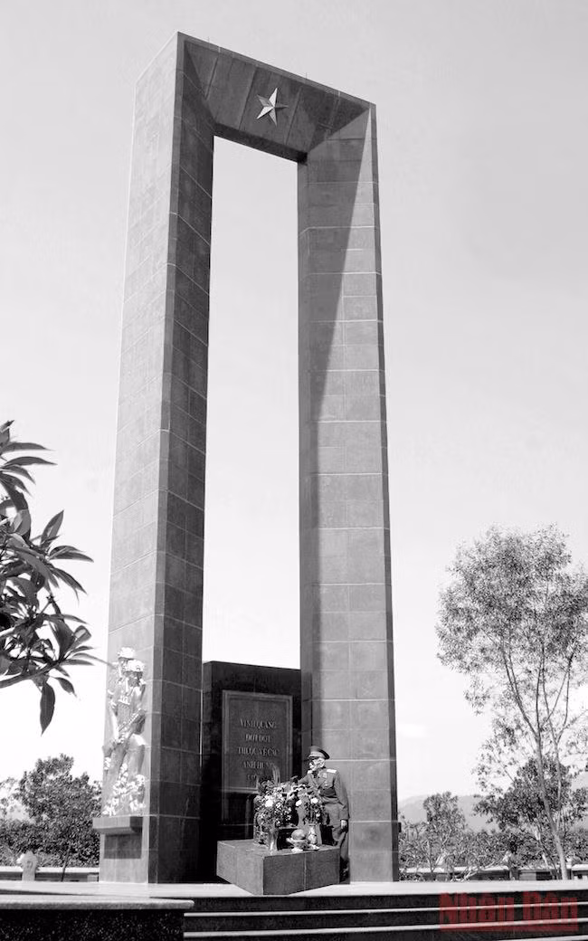 Đại tướng về thăm lại chiến trường xưa -0