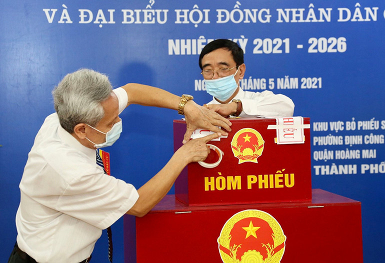 Cử tri Hà Nội thực hiện nghiêm công tác phòng dịch trong ngày bầu cử -0