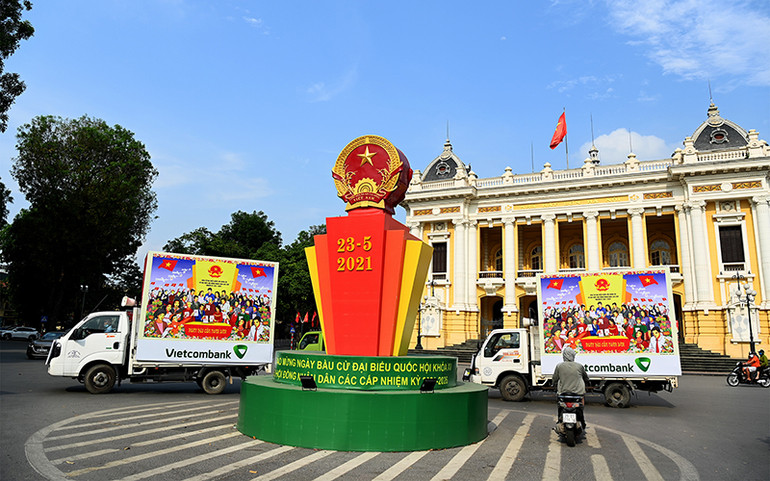 Không khí vui tươi, phấn khởi tại Thủ đô Hà Nội ngày bầu cử Đại biểu Quốc hội khóa XV và đại biểu HĐND các cấp, nhiệm kỳ 2021-2026. Ảnh: ĐĂNG KHOA. Náo nức ngày hội non sông -0