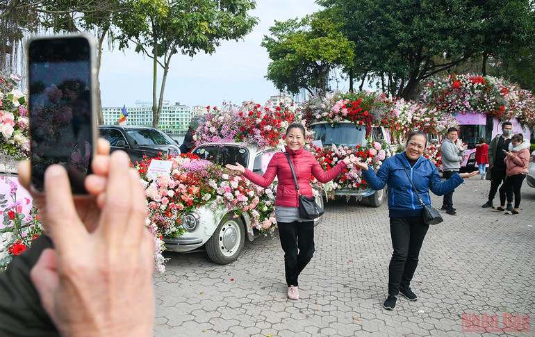 Thị trường quà tặng Valentine 2022: Đa dạng sản phẩm, mua sắm online lên ngôi -0