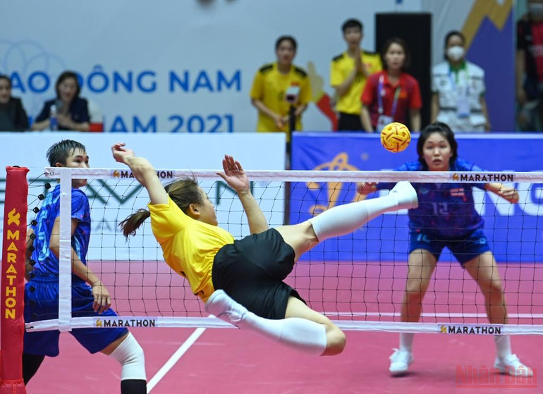 Người hâm mộ phấn khích với màn trình diễn của cầu mây nữ Việt Nam -0