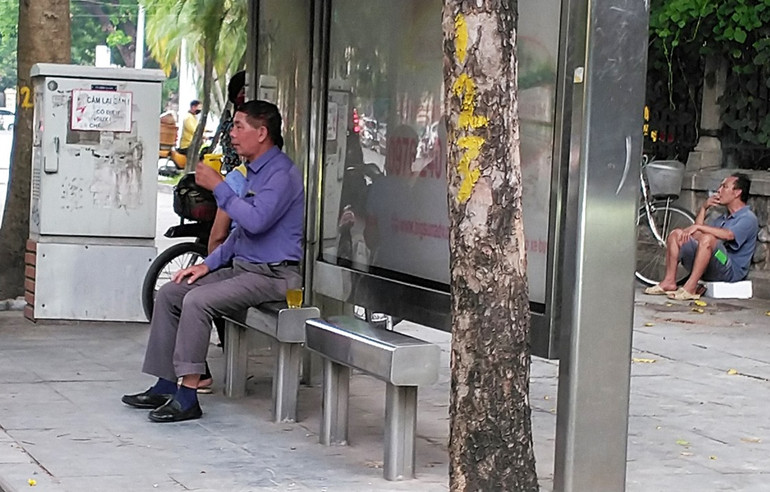 Hà Nội ngày đầu thực hiện các biện pháp cấp bách phòng, chống dịch Covid-19 -1