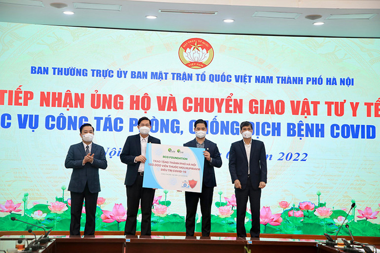Hà Nội tiếp nhận ủng hộ gần 1 triệu kit test và thuốc kháng virus ảnh 1 Hà Nội tiếp nhận ủng hộ gần 1 triệu kit test và thuốc kháng virus -0