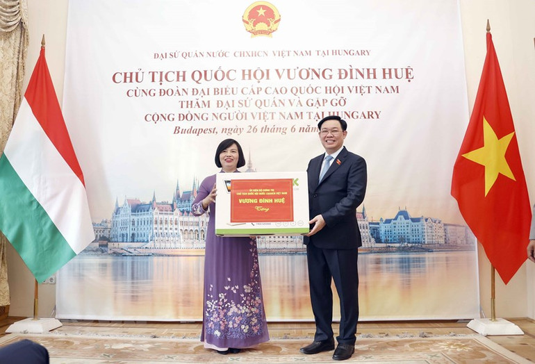 Hình ảnh về hoạt động của Chủ tịch Quốc hội Vương Đình Huệ tại Hungary ảnh 2 Hình ảnh về hoạt động của Chủ tịch Quốc hội Vương Đình Huệ tại Hungary -1