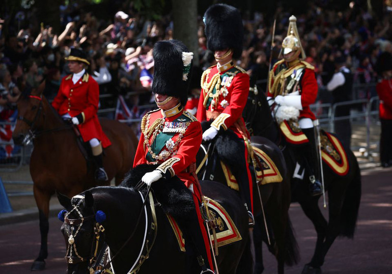 Thái tử Anh Charles và Hoàng tử William tham gia lễ diễu hành. (Ảnh: Reuters) UK -0