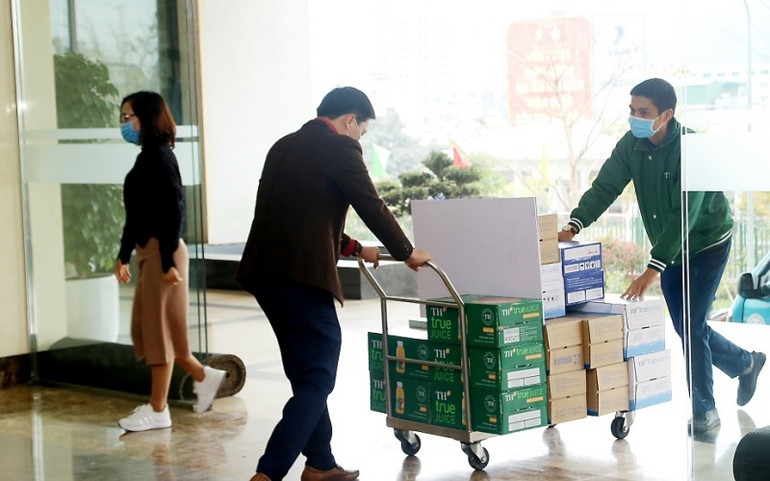 Tập đoàn TH tặng 201.600 ly sữa tươi sạch và các loại đồ uống góp sức chống dịch Covid-19 tại Hải Dương, Quảng Ninh -0