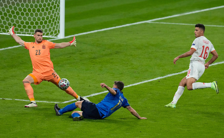Cận cảnh cuộc đấu kinh điển Italia - Tây Ban Nha ở bán kết EURO 2020 -1