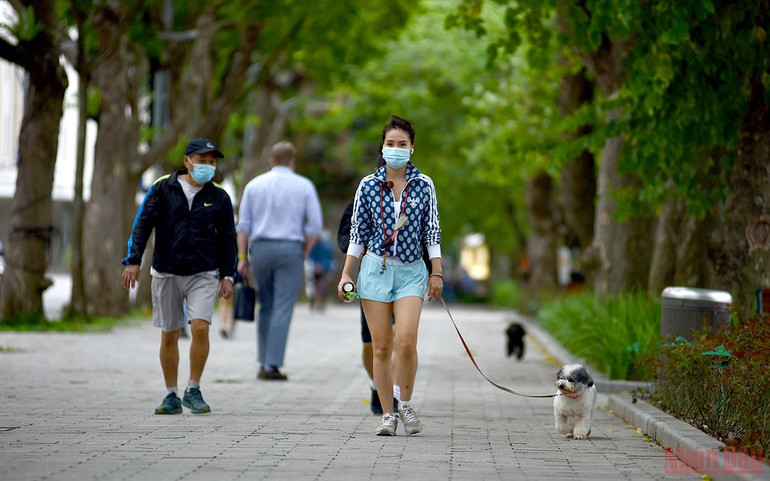 Người Hà Nội co ro trong ngày gió mùa về -0