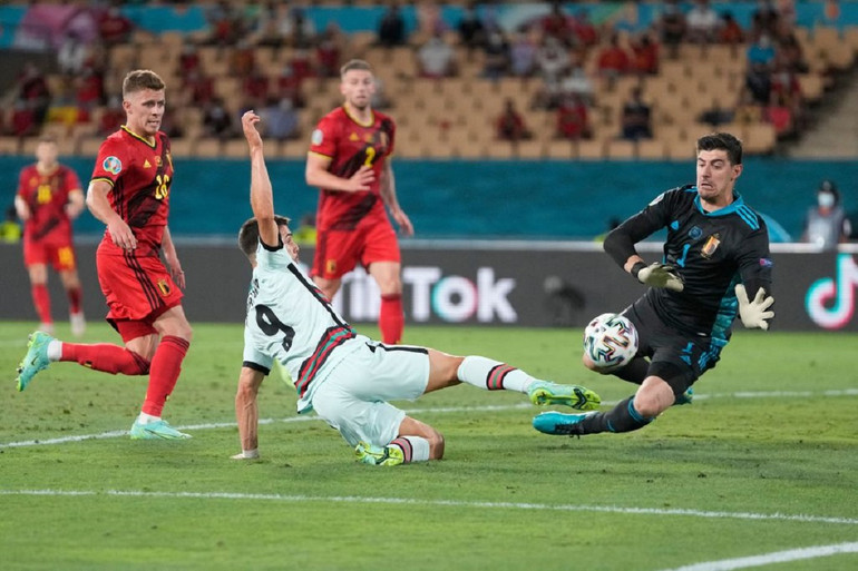 Bồ Đào Nha tấn công dữ dội trong hiệp hai nhưng không một lần thành công. (Ảnh: UEFA) Thorgan Hazard lập siêu phẩm, Bỉ biến Bồ Đào Nha thành cựu vương Euro -0
