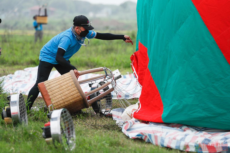 Người Hà Nội vui thích với Lễ hội khinh khí cầu -0