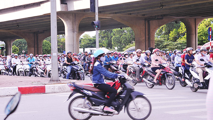 Đường vành đai 3 luôn trong tình trạng quá tải. Ảnh: SONG ANH Chờ đợi dự án lớn, đường vành đai 4 - Vùng Thủ đô Hà Nội -0