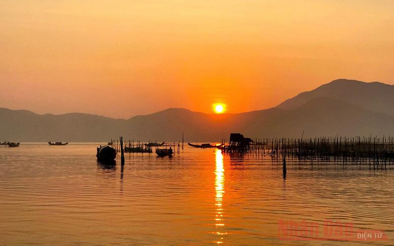 Lênh đênh đầm phá Cầu Hai, cửa biển Tư Hiền -0