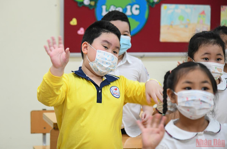 Những khoảnh khắc ngộ nghĩnh, đáng yêu của các con ngày đầu đến trường -0