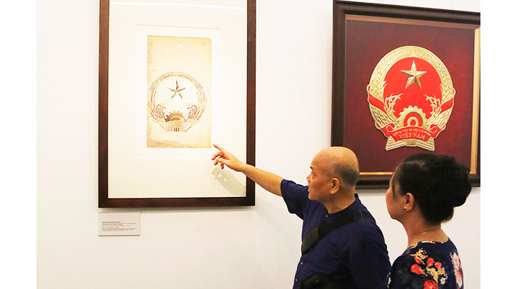 Tôn vinh tác giả phác thảo mẫu Quốc huy -0